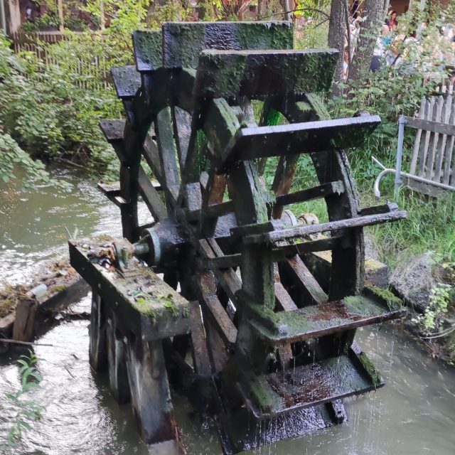 Mein Vorschlag für das Garchinger Wimmelbild: Biergartenszene https://beteiligung.garching.de/proposals/2-biergartenszene