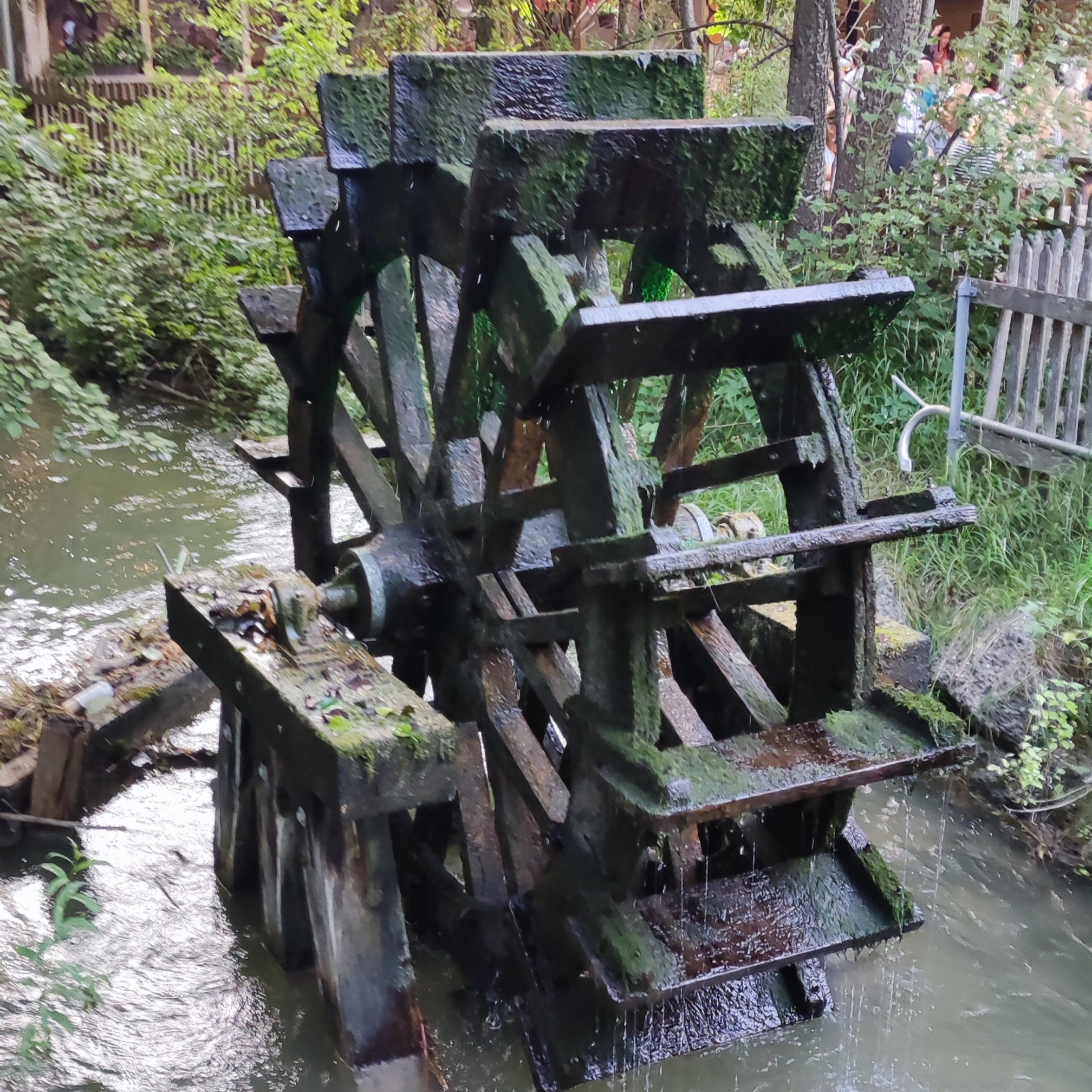 Mein Vorschlag für das Garchinger Wimmelbild: Biergartenszene https://beteiligung.garching.de/proposals/2-biergartenszene